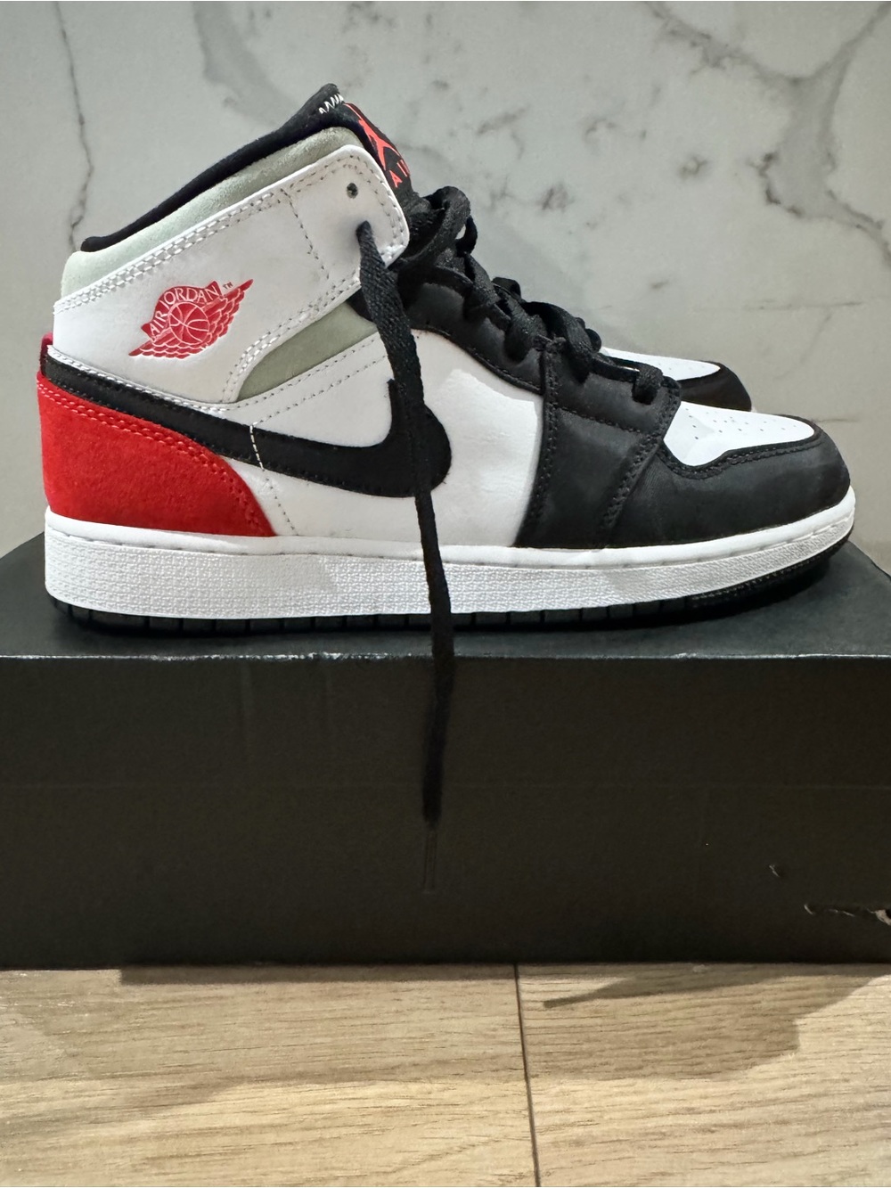 Jordan Mid-Top Sneakers - Black White Red